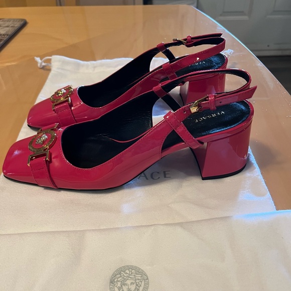 Size 37 1/2 Versace patent leather sling back coral color New - Picture 8 of 9